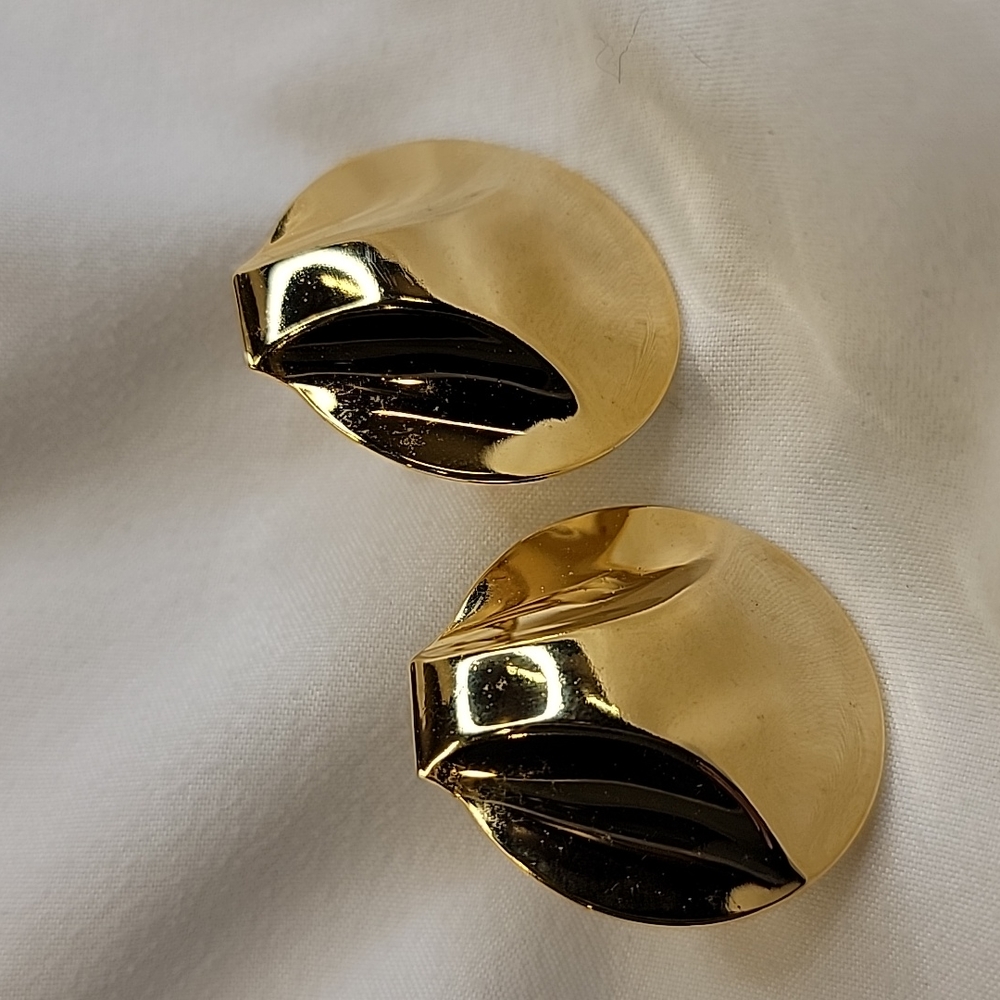 Vintage Gold tone Earrings CLIP-ON Costume Statement Jewelry ✨️
